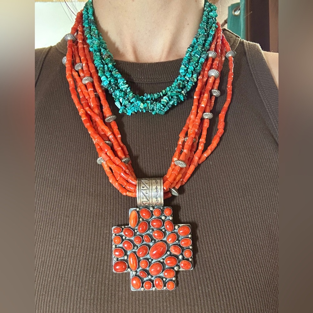 GILBERT SECETERO LARGE CORAL CLUSTER CROSS WITH CORAL NECKLACE VINTAGE 1990s